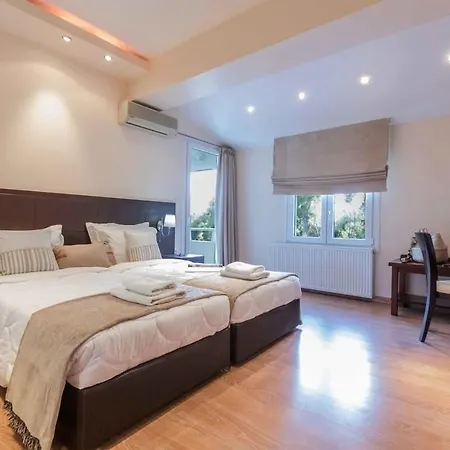 Hera's With Private Pool And Lush Garden Villa