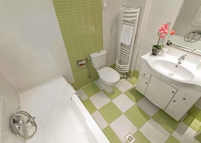 Hera's With Private Pool And Lush Garden *