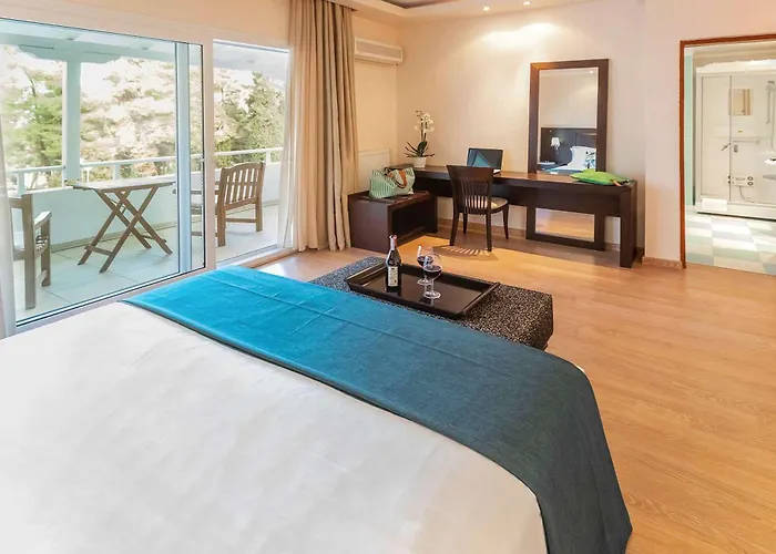 Hera's With Private Pool And Lush Garden