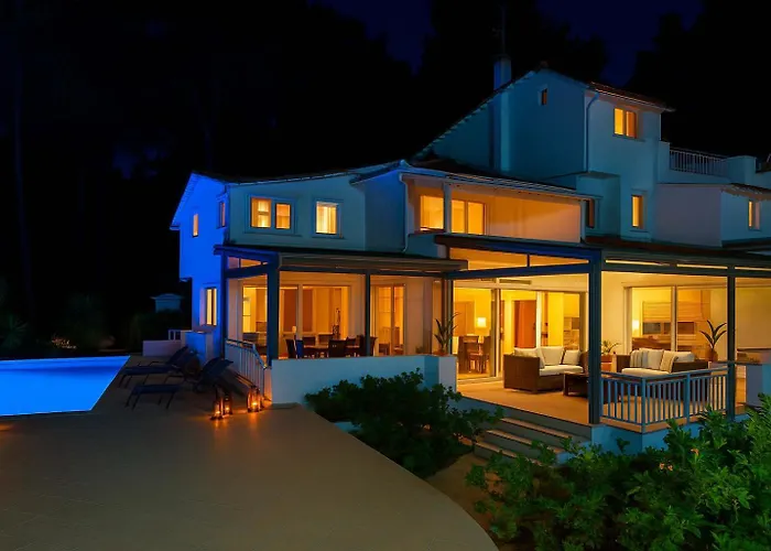 Villa Hera's With Private Pool And Lush Garden