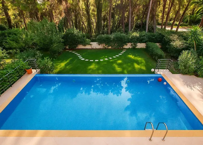 Villa Hera's With Private Pool And Lush Garden *