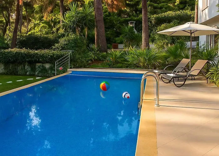 Hera's With Private Pool And Lush Garden *