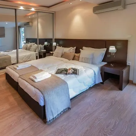 Hera's With Private Pool And Lush Garden *