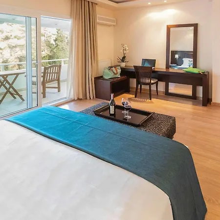 Hera's With Private Pool And Lush Garden