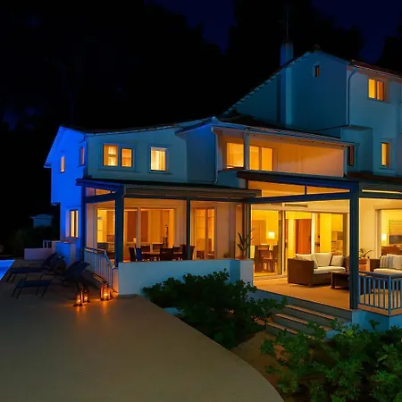 Villa Hera's With Private Pool And Lush Garden