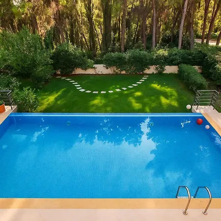 Villa Hera's With Private Pool And Lush Garden *