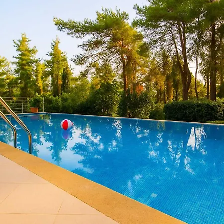 Villa Hera's With Private Pool And Lush Garden *