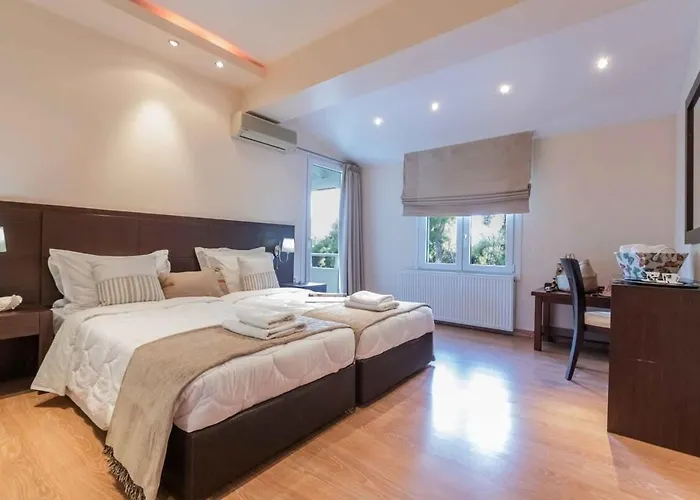 Hera's With Private Pool And Lush Garden Villa