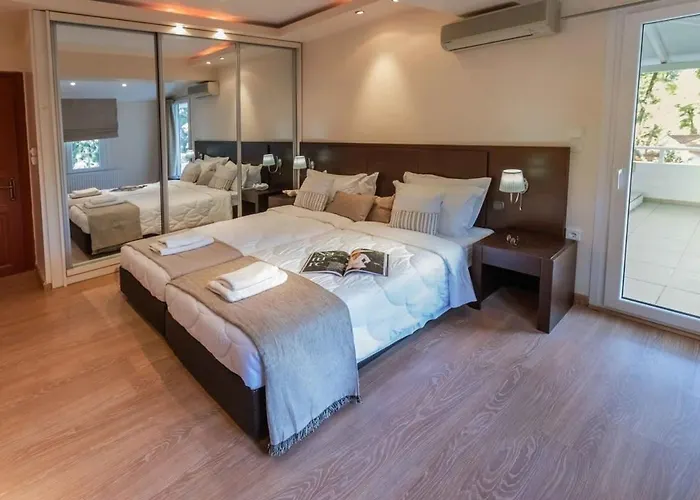 Hera's With Private Pool And Lush Garden *