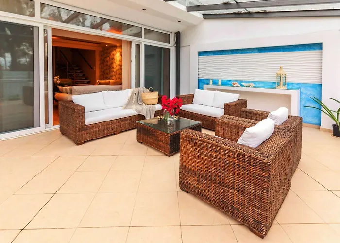 Villa Hera's With Private Pool And Lush Garden