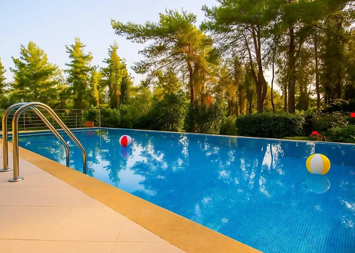 Villa Hera's With Private Pool And Lush Garden *