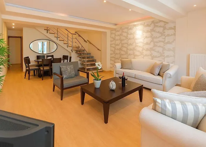 Hera's With Private Pool And Lush Garden